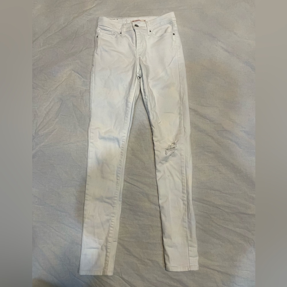 311 shaping skinny mid rise white Levi’s jeans